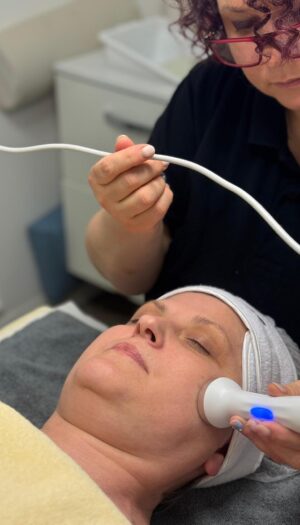 Coafor cosmetica manichiura masaj Floreti Cluj 19