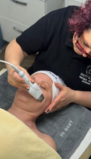 Coafor cosmetica manichiura masaj Floreti Cluj 20