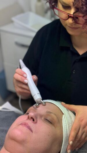 Coafor cosmetica manichiura masaj Floreti Cluj 28