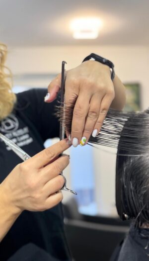 Coafor cosmetica manichiura masaj Floreti Cluj 32