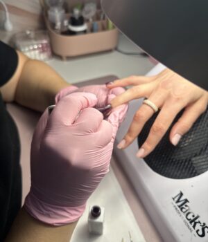 manichiura floresti 2